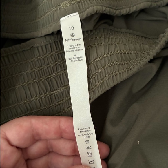 Lululemon size 10 Olive Green Flowing Skirt with Elastic Waist midi - Picture 4 of 4